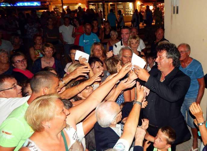 received_164111717254395